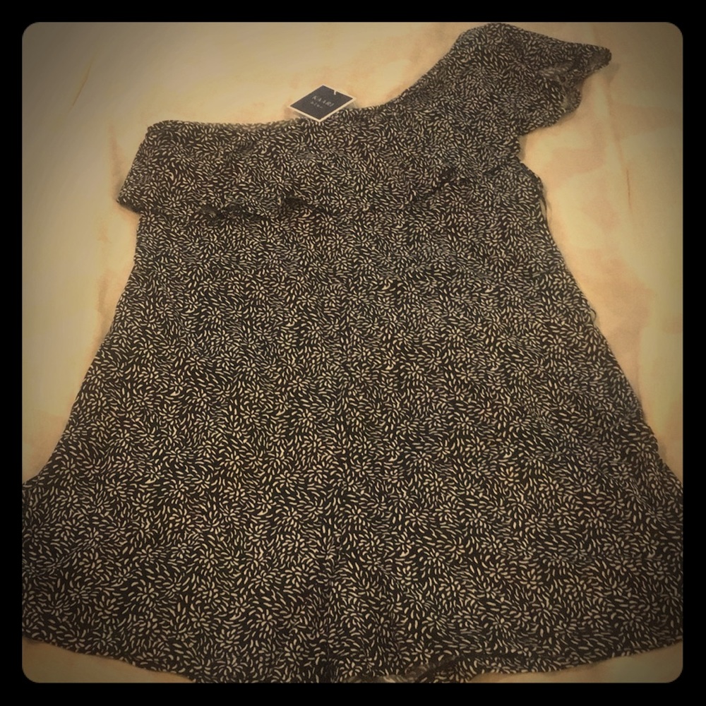 NWT Kaari Romper Size Large